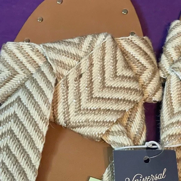 NWT brown sandals. Universal thread brand. Size 9. - Picture 2 of 3